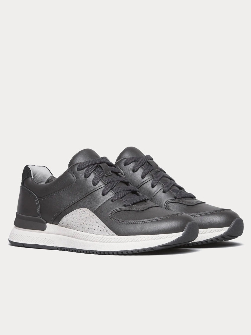 Everlane The Trainer Low Top Sneakers in Raven Leather Unisex